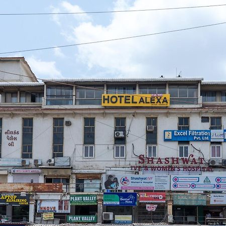 Hotel Alexa By Abc Ахмедабад Екстериор снимка